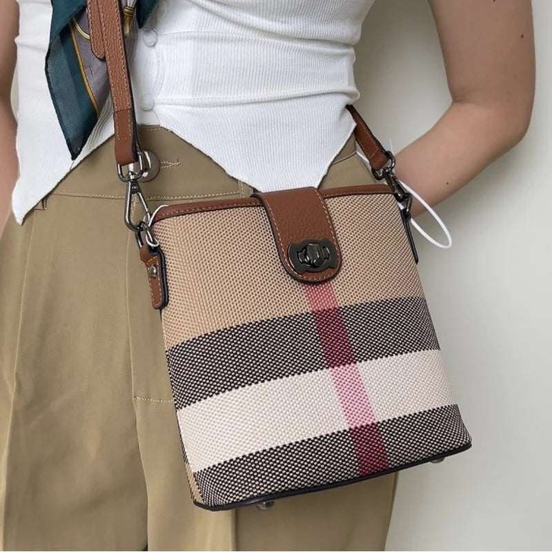 New Luxury Classic One-shoulder Women's Bag Trend All-match Messenger Bag Small Bag Plaid Canvas Ladies Handbag